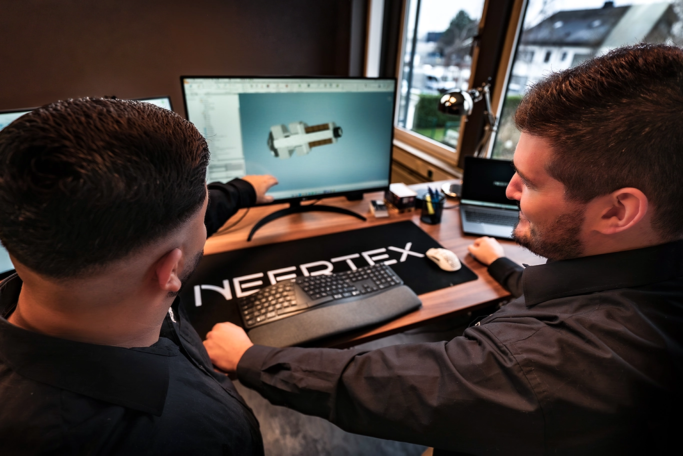 Detaillierte CAD-Baugruppenansicht in Schwarz-Weiß Darstellung - NEERTEX Engineering